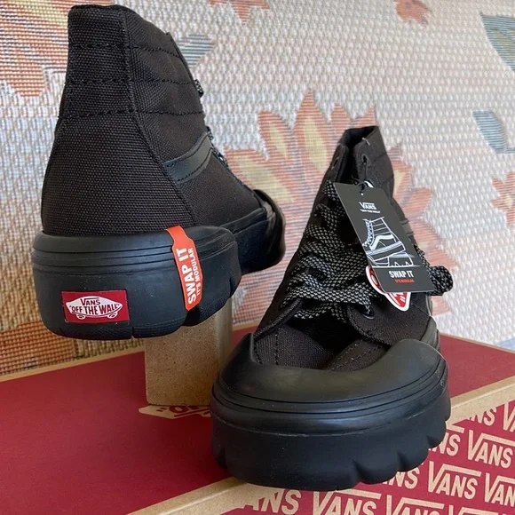 Vans WMNS Sk8-Hi Tapered
Heavy Canvas Blackout
VN0A7Q5T10J
Sneakers - Picture 10 of 16